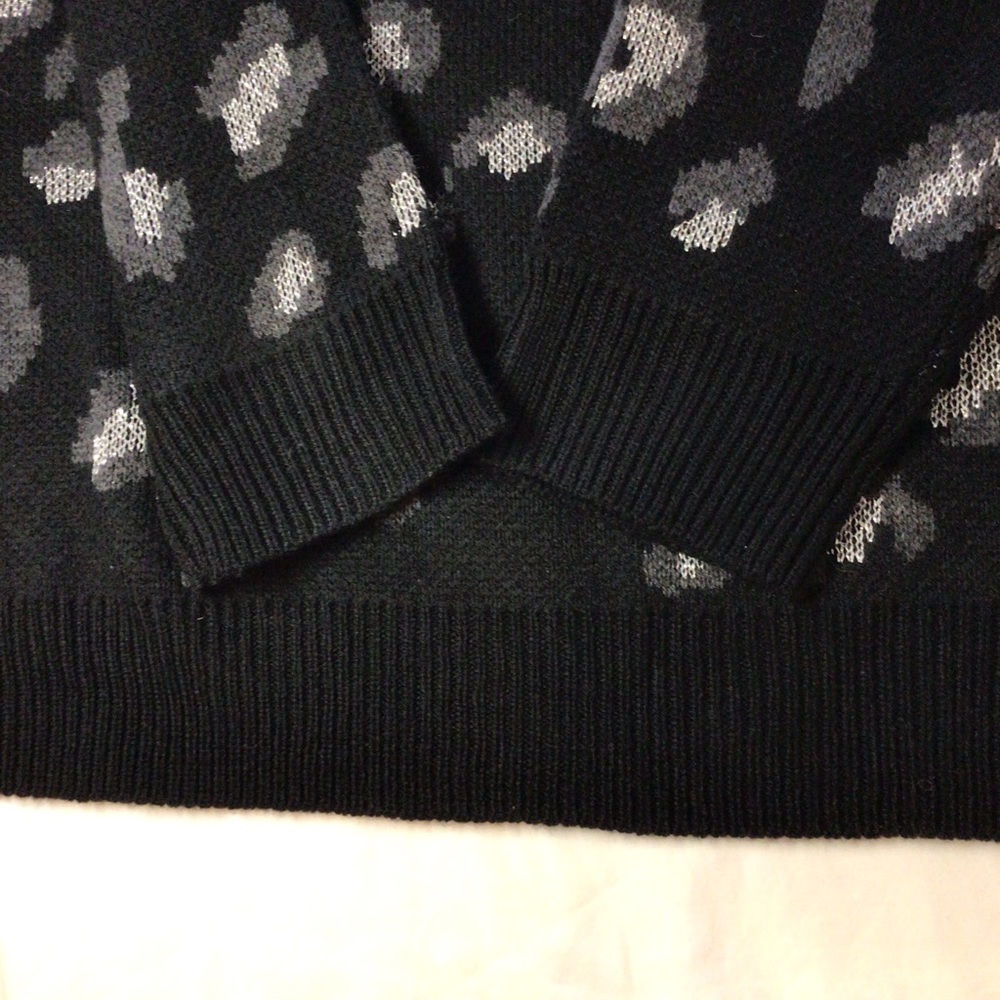 Kendall & Kylie black “spotted “ sweater - Picture 3 of 8